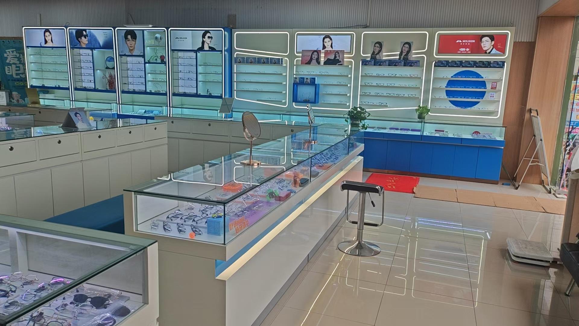 黄梅眼镜店内环境